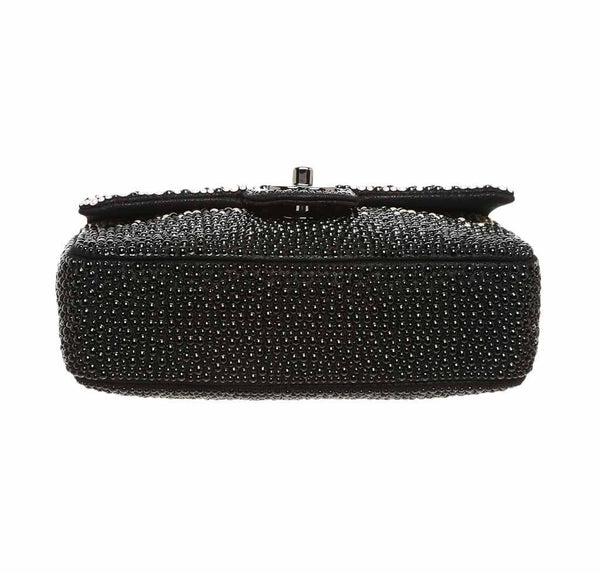 chanel flap bag black white pearls used bottom