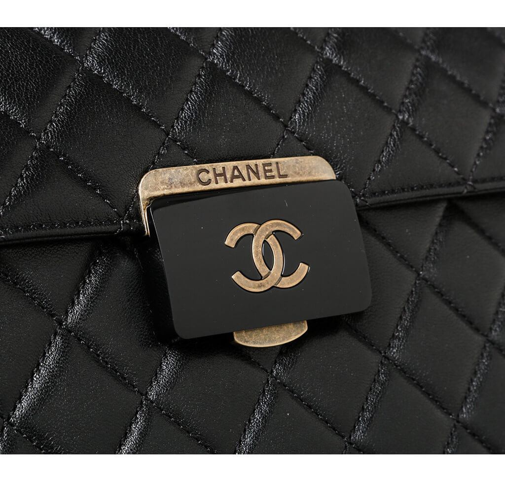 CHANEL 22 Black Quilted Tote — MOSS Designer Consignment