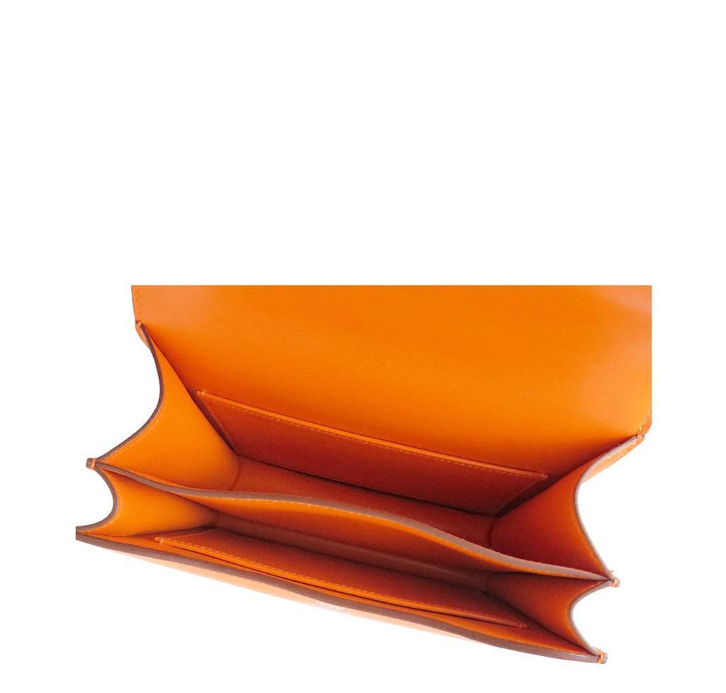 Constance leather handbag Hermès Orange in Leather - 33508948