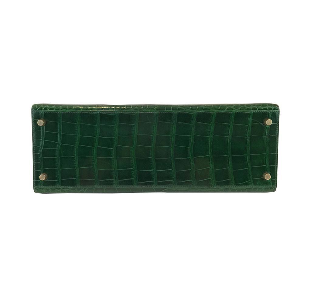 Exceptional Hermès Kelly Sellier Bag Shiny Vert Celadon Natura Alligator  Ghw 28