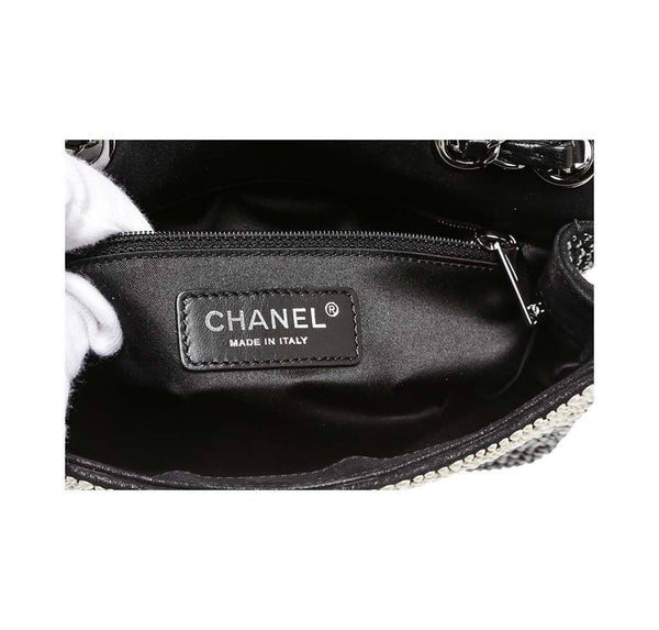 chanel flap bag black white pearls used inside
